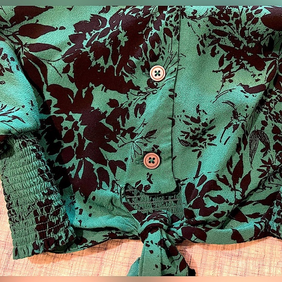 FREE PEOPLE crop top blouse. 💚🖤💚 - Picture 4 of 6